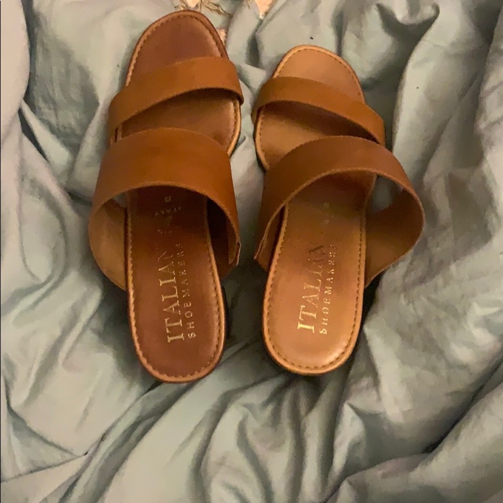 Never ever worn in perfect condition
